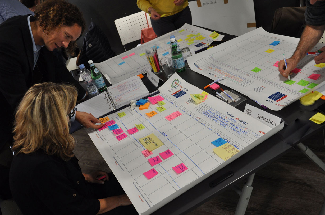 croissance-club-clients-plan-a-90-jours Un Business Coach animant un CroissanceClub avec des clients